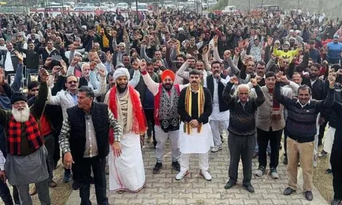 Pawan Khajuria ने कार्यकर्ताओं को संबोधित किया, कहा- जनता की सेवा के लिए प्रतिबद्ध Pawan Khajuria ने कार्यकर्ताओं को संबोधित किया, कहा- जनता की सेवा के लिए प्रतिबद्ध