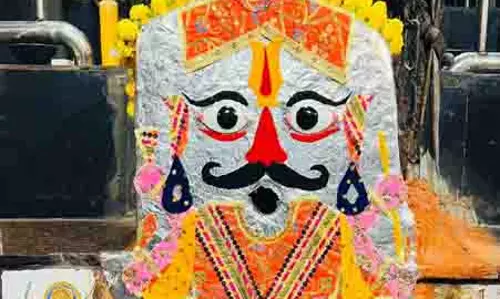 Bhilwara: बाबा मसानिया भैरुनाथ को राजस्थानी पोशाक का चोला करवाया धारण Bhilwara: बाबा मसानिया भैरुनाथ को राजस्थानी पोशाक का चोला करवाया धारण