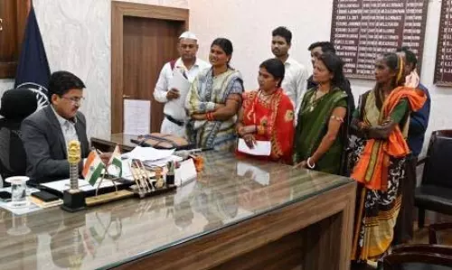 कलेक्टर ने जनदर्शन में सुनी लोगों की समस्याएं