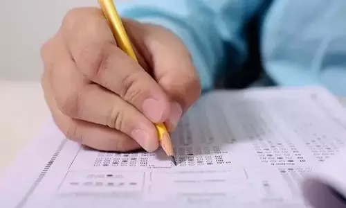 Madhya Pradesh: परीक्षा में अभ्यर्थी को 100 में से 101.66 अंक मिले, अभ्यर्थियों ने किया विरोध Madhya Pradesh: परीक्षा में अभ्यर्थी को 100 में से 101.66 अंक मिले, अभ्यर्थियों ने किया विरोध