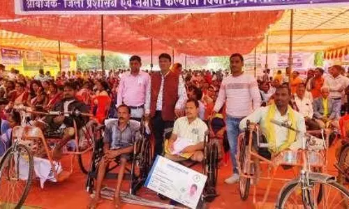 CG: जनसमस्या निवारण शिविर में कलेक्टर ने दिलाया नशामुक्ति का संकल्प