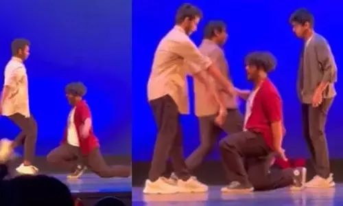बोस्टन कॉलेज इवेंट में भारतीय छात्रों के चुट्टामल्ले गाने पर डांस ने बांधा समां, देखें वीडियो बोस्टन कॉलेज इवेंट में भारतीय छात्रों के चुट्टामल्ले गाने पर डांस ने बांधा समां, देखें वीडियो