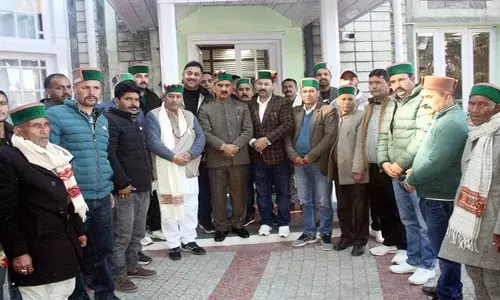 CM Sukhu ने रोहड़ू में ग्राम पंचायत के प्रतिनिधिमंडल से की मुलाकात CM Sukhu ने रोहड़ू में ग्राम पंचायत के प्रतिनिधिमंडल से की मुलाकात