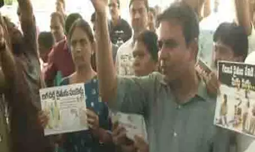 गांव के किसानों की गिरफ्तारी को लेकर BRS विधायकों ने तेलंगाना विधानसभा में किया विरोध प्रदर्शन