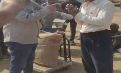CG: कांग्रेस के पूर्व विधायक ने फड़ प्रभारी को दी गलियां, देखें VIDEO...