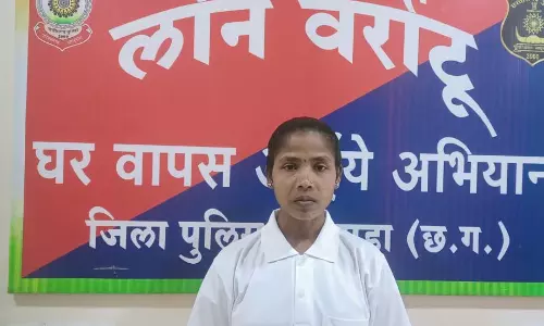 CG: लाखों की ईनामी महिला नक्सली ने किया आत्मसमर्पण