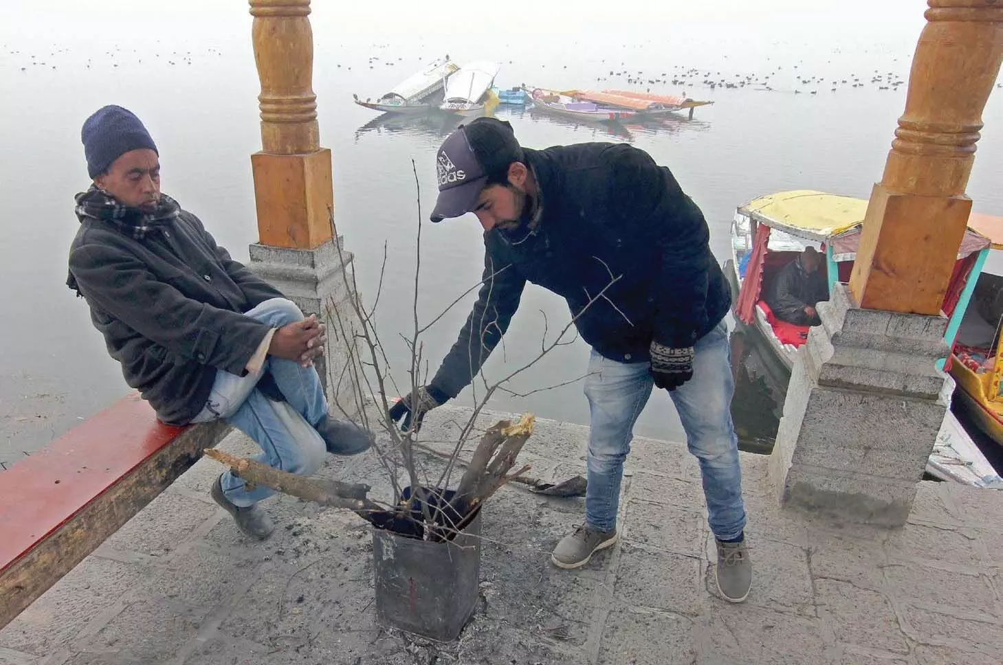 JK: शीतलहर जारी, मौसम विभाग ने ऊपरी इलाकों में हल्की बर्फबारी का अनुमान जताया