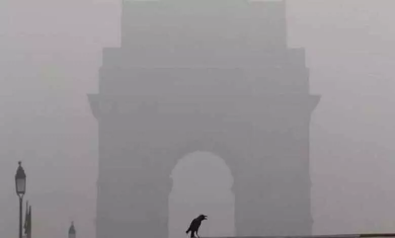 Delhi का AQI फिर गंभीर श्रेणी में पहुंचा, स्कूल हाइब्रिड मोड में चले गए