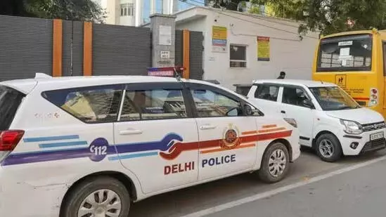 Delhi : पति ने पत्नी को दूसरे व्यक्ति के साथ देखा, पीट-पीटकर मार डाला