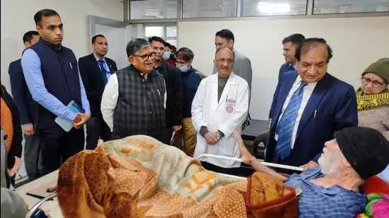 Chandigarh : यूटी प्रशासक ने सरकारी मेडिकल कॉलेज और अस्पतालों का निरीक्षण किया Chandigarh : यूटी प्रशासक ने सरकारी मेडिकल कॉलेज और अस्पतालों का निरीक्षण किया