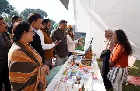 गुलदाउदी शो: महिला स्वयं सहायता समूहों ने अपनी उद्यमशीलता भावना का प्रदर्शन किया