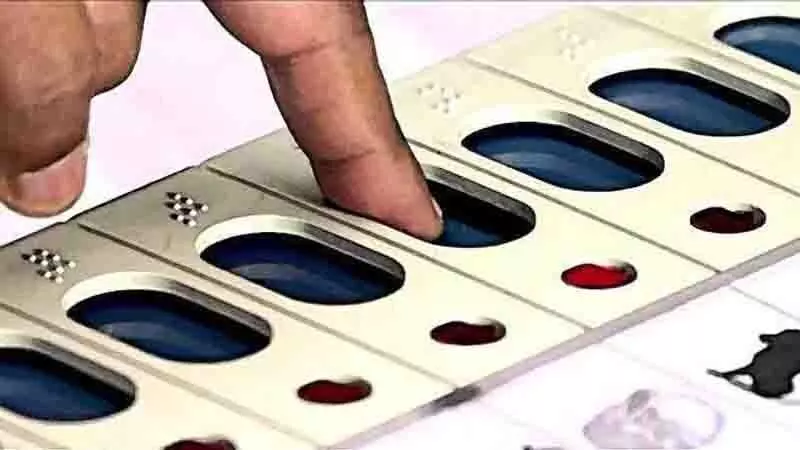 EVM तैयार करने की प्रक्रिया की जांच करें राजनीतिक दल