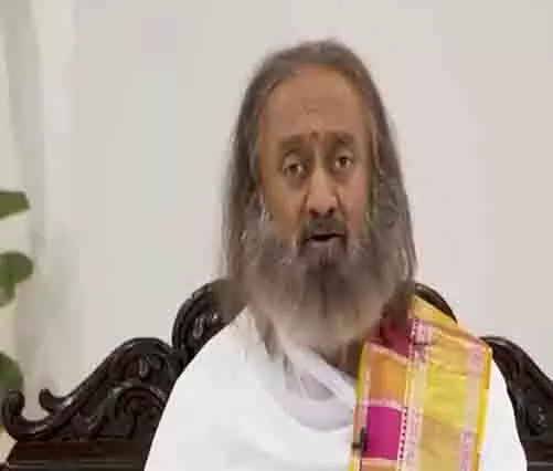 यह लोकतंत्र को कमजोर नहीं करता, बल्कि उसे मजबूत करता है: Sri Sri Ravi Shankar