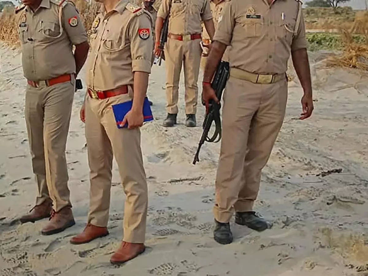 BREAKING: गौ तस्कर को पुलिस ने हाफ एनकाउंटर में किया ढेर BREAKING: गौ तस्कर को पुलिस ने हाफ एनकाउंटर में किया ढेर