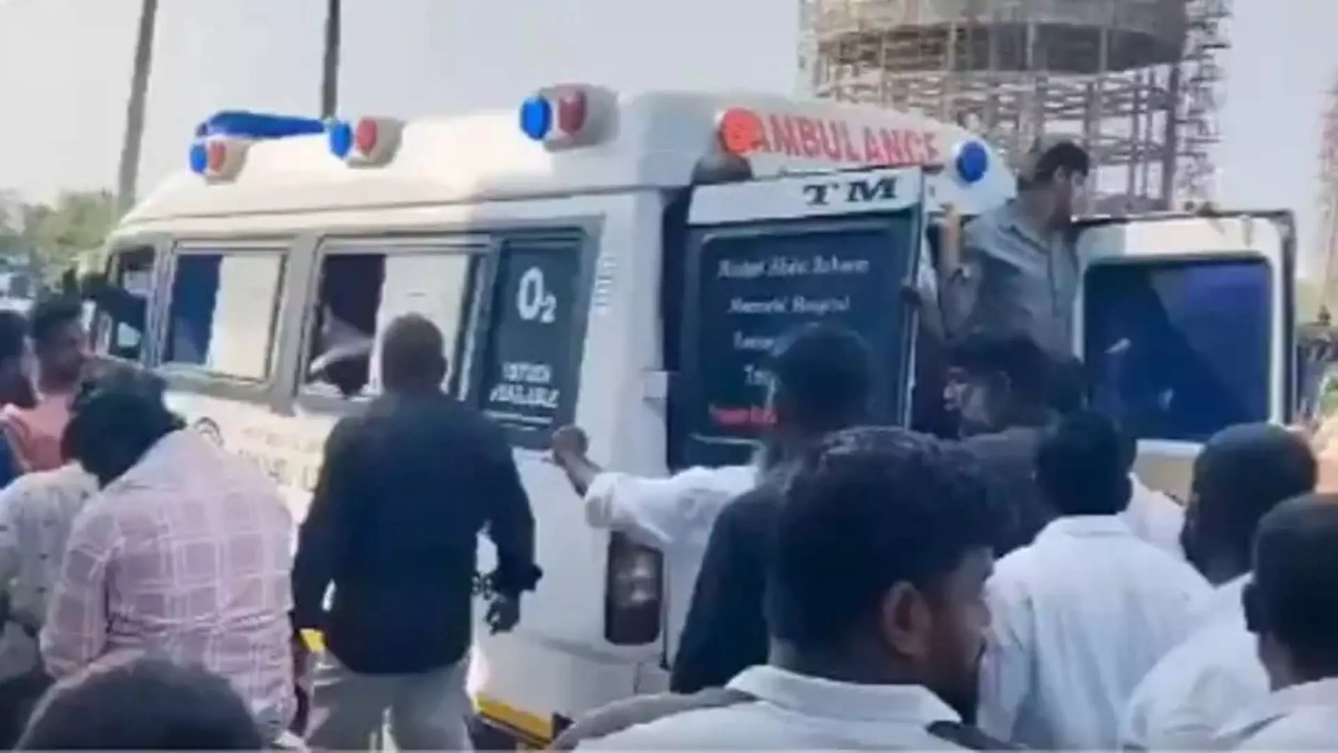 Coimbatore सीरियल ब्लास्ट के मास्टरमाइंड बाशा को कड़ी पुलिस सुरक्षा में दफनाया गया Coimbatore सीरियल ब्लास्ट के मास्टरमाइंड बाशा को कड़ी पुलिस सुरक्षा में दफनाया गया