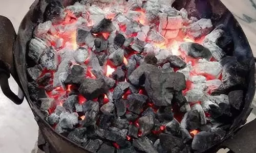 कमरे में बेहोश पड़े मिले 5 लोग, ठंड से राहत पाने जलाई थी कोयले की अंगीठी