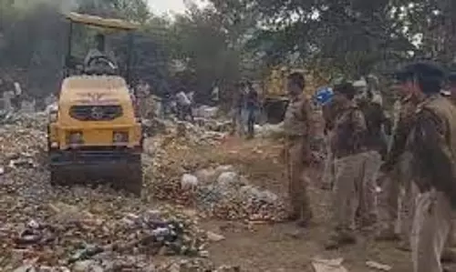 MP News: 2 करोड़ से ज्यादा की अवैध शराब पर चला बुलडोजर