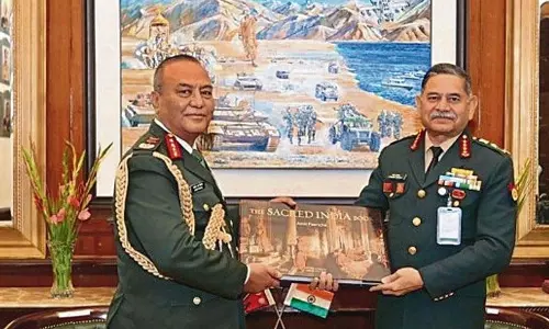 सेना प्रमुख के कार्यालय से ढाका आत्मसमर्पण की तस्वीर सामने आई सेना प्रमुख के कार्यालय से ढाका आत्मसमर्पण की तस्वीर सामने आई
