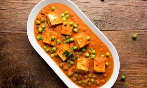 Matar Paneer Recipe: घर पर बनाएं रेस्टोरेंट जैसी मटर पनीर