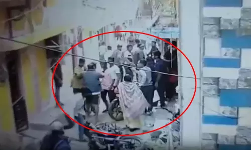 CG वीडियो: सरेआम झगड़ा, सड़क पर भिड़े दो पक्ष