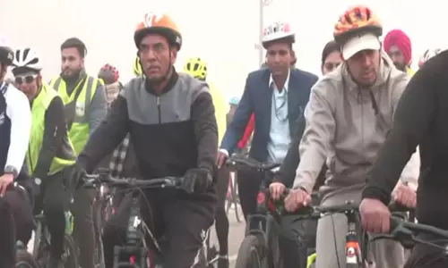 खेल मंत्री मनसुख मंडाविया ने Delhi में फिट इंडिया साइकिलिंग अभियान को हरी झंडी दिखाई