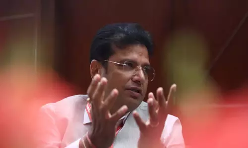 Odisha: तेलंगाना हाईकोर्ट ने श्रीधर बाबू को अदालत में पेश होने से छूट दी Odisha: तेलंगाना हाईकोर्ट ने श्रीधर बाबू को अदालत में पेश होने से छूट दी