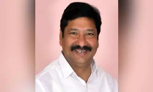 Andhra: जोगी रमेश की टीडीपी नेताओं के साथ दोस्ती पर विवाद