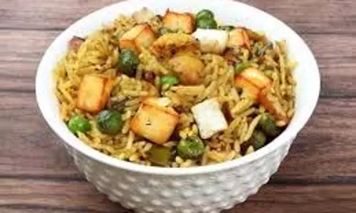 Achari Paneer Pulao: घर पर बनाना चाहते हैं रेस्टोरेंट जैसा स्वादिष्ट अचारी पनीर पुलाव, तो अपनाएं ये रेसिपी