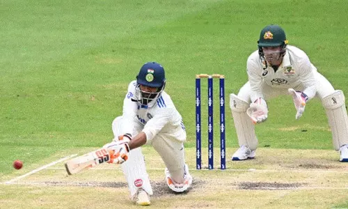 India vs Australia, 3rd Test जडेजा और नीतीश ने फॉलोऑन टालने के लिए की जोरदार कोशिश India vs Australia, 3rd Test जडेजा और नीतीश ने फॉलोऑन टालने के लिए की जोरदार कोशिश