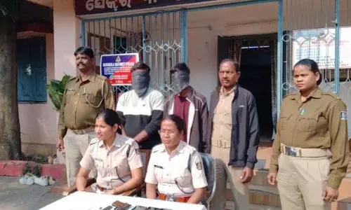 देशी पिस्तौल, कारतूस जब्त; दो लोग गिरफ्तार देशी पिस्तौल, कारतूस जब्त; दो लोग गिरफ्तार