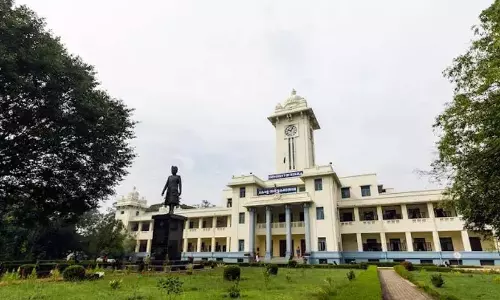 Kerala: राज्यपाल और वीसी के खिलाफ सिंडिकेट सदस्य Kerala: राज्यपाल और वीसी के खिलाफ सिंडिकेट सदस्य
