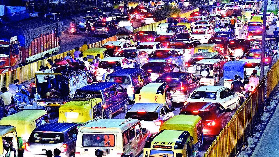 Lucknow: बाजारों में जाम से निजात दिलाने के लिए लगाई जाएगी रेलिंग