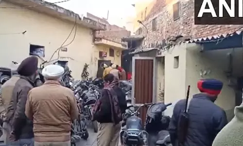 Punjab: अमृतसर के इस्लामाबाद पुलिस स्टेशन में विस्फोट, कोई हताहत नहीं Punjab: अमृतसर के इस्लामाबाद पुलिस स्टेशन में विस्फोट, कोई हताहत नहीं