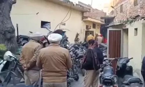 गिरफ्तार युवकों के साथियों ने किया विस्फोट, पुलिस स्टेशन के पास धमाके पर बोले पुलिस कमिश्नर, VIDEO गिरफ्तार युवकों के साथियों ने किया विस्फोट, पुलिस स्टेशन के पास धमाके पर बोले पुलिस कमिश्नर, VIDEO