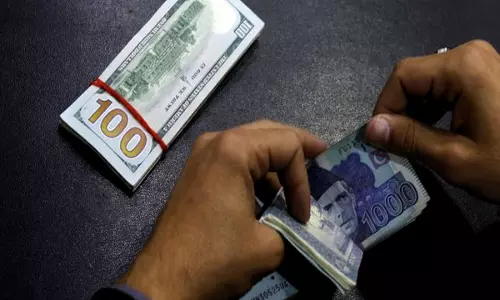 आर्थिक संकट के बिगड़ने के बीच Pakistan का कर्ज 4,304 बिलियन पाकिस्तानी रुपये बढ़ा