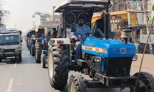 Haryana : अंबाला शहर में किसानों ने निकाला ट्रैक्टर मार्च
