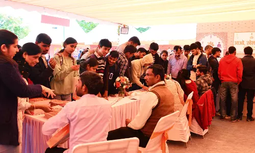 Jaipur: राज्य सरकार की एक वर्ष की उपलब्धियों की प्रदर्शनी में दर्शकों का दिखा उत्साह