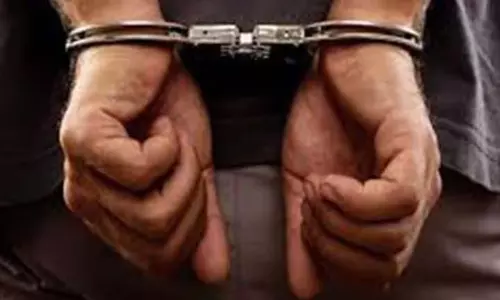 Odisha: दो आग्नेयास्त्रों के साथ चार अपराधी गिरफ्तार Odisha: दो आग्नेयास्त्रों के साथ चार अपराधी गिरफ्तार