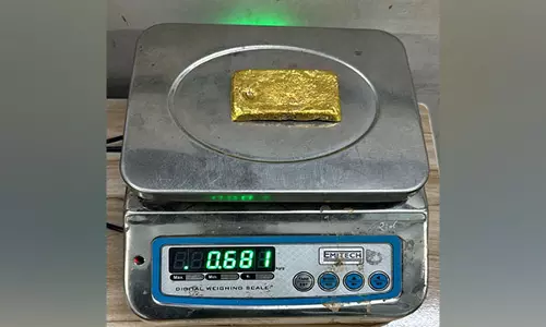 50 लाख रुपये के सोने की तस्करी के आरोप में Delhi airport पर महिला गिरफ्तार
