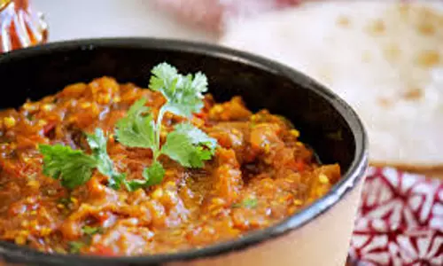 Try करे स्वादिष्ट कोलकाता स्टाइल बैंगन का भर्ता
