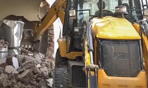 Ghaziabad: आवास एवं विकास परिषद ने अवैध निर्माण को ध्वस्त कराया