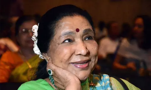 आशा भोसले, सोनू निगम दुबई में विशेष प्रस्तुति के लिए मंच साझा करेंगे