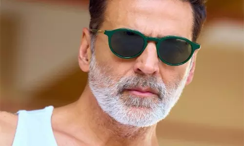 Akshay Kumar की वित्तपोषित पहल ने अयोध्या में 1250 से अधिक बंदरों को खाना खिलाया Akshay Kumar की वित्तपोषित पहल ने अयोध्या में 1250 से अधिक बंदरों को खाना खिलाया