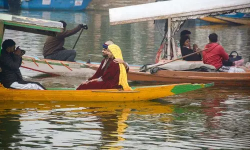 शीतलहर तेज होने से Srinagar में तापमान शून्य से 5.3 डिग्री नीचे