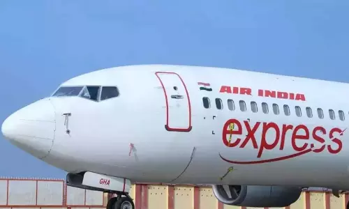एयर इंडिया एक्सप्रेस के एक विमान की नेदुंबसेरी में आपातकालीन लैंडिंग एयर इंडिया एक्सप्रेस के एक विमान की नेदुंबसेरी में आपातकालीन लैंडिंग