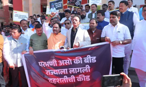 Parbhani में युवक की मौत और बीड में सरपंच की हत्या के मुद्दे पर विपक्ष ने किया सदन से बहिर्गमन