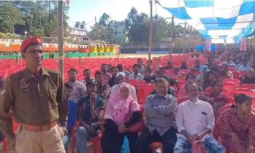 Assam : 50,000 लाभार्थियों के लिए श्रीभूमि चेक वितरण में 1,000 लोग शामिल Assam : 50,000 लाभार्थियों के लिए श्रीभूमि चेक वितरण में 1,000 लोग शामिल