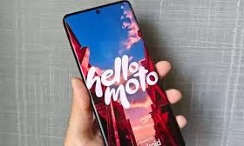 50 फ्रंट कैमरा और 125W फास्ट चार्जिंग वाले इस Motorola फोन