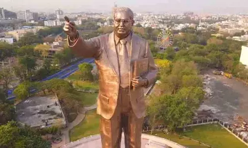 BRS नेताओं ने डॉ. बीआर अंबेडकर प्रतिमा को ज्ञापन सौंपा