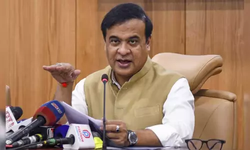 Assam के मंत्री ने कैबिनेट बैठक के दौरान फोन उठाया
